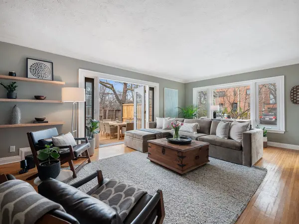 Toronto E02, ON M4E 1Y5,12 Glen Oak DR