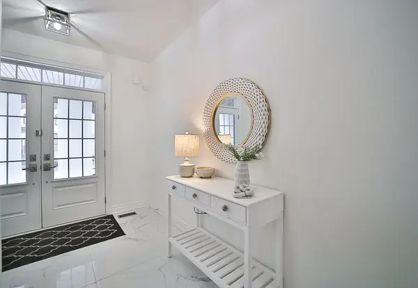 Bradford West Gwillimbury, ON L3Z 0T4,99 Scarlet WAY