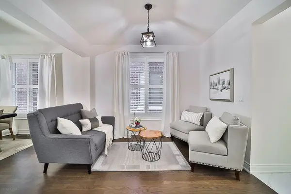 Bradford West Gwillimbury, ON L3Z 0T4,99 Scarlet WAY