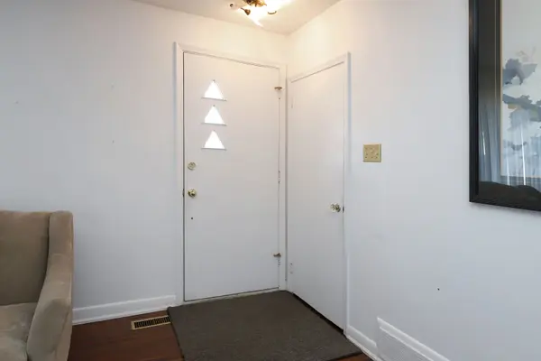 Milton, ON L9T 2B9,292 Meadowbrook DR