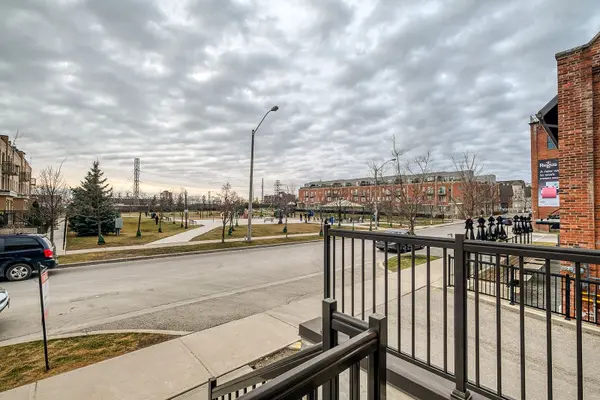 Toronto W02, ON M6H 4K7,15 Foundry AVE #201