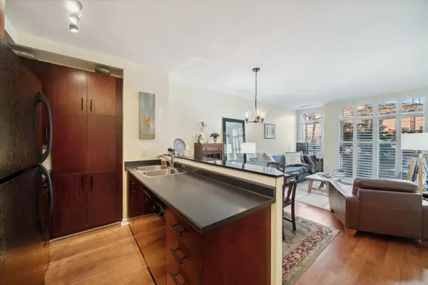 Toronto W02, ON M6P 1X4,2495 Dundas ST W #110