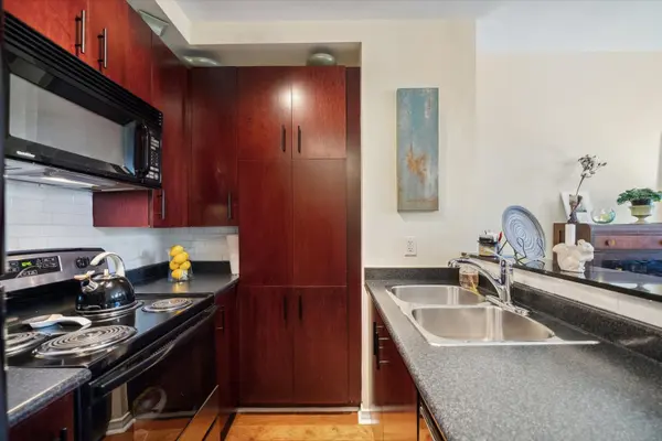 Toronto W02, ON M6P 1X4,2495 Dundas ST W #110