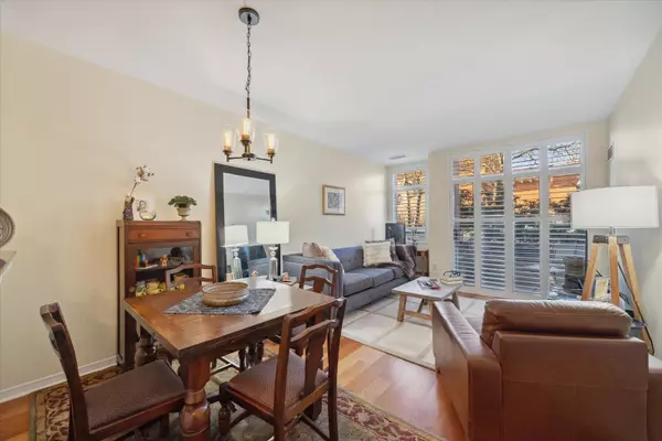 Toronto W02, ON M6P 1X4,2495 Dundas ST W #110