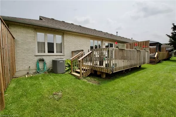 Middlesex, ON N5Y 5N1,99 EDGEVALLEY RD #40