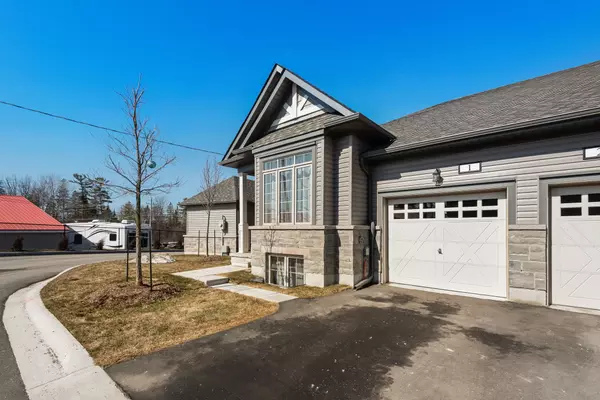 Kawartha Lakes, ON K0M 1A0,17 Lakewood CRES #1