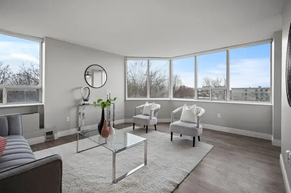 Kitchener, ON N2A 3Z9,3227 King ST E #803