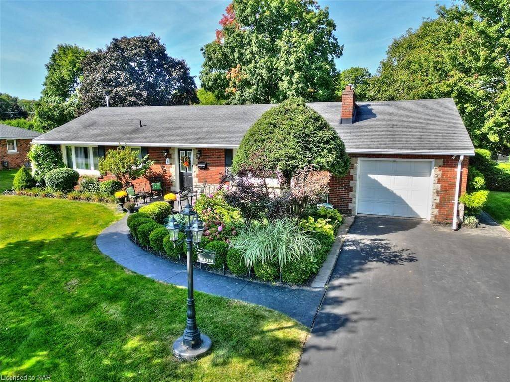 Pelham, ON L0S 1E0,8 Hillcrest PL