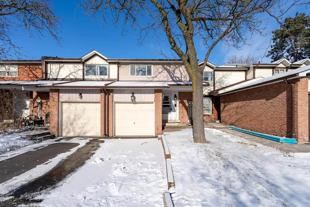 Oshawa, ON L1J 6M5,540 Dorchester DR #18