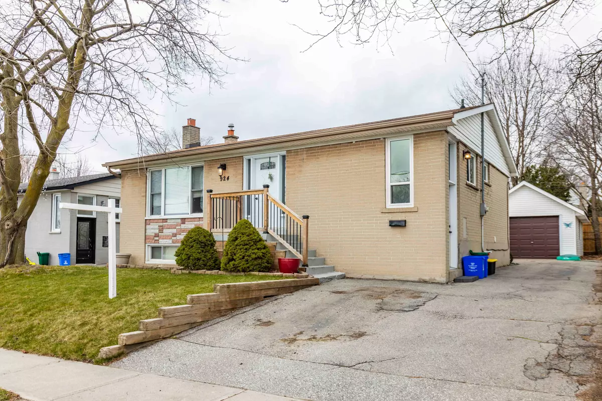 Whitby, ON L1N 1C8,924 Greenwood CRES