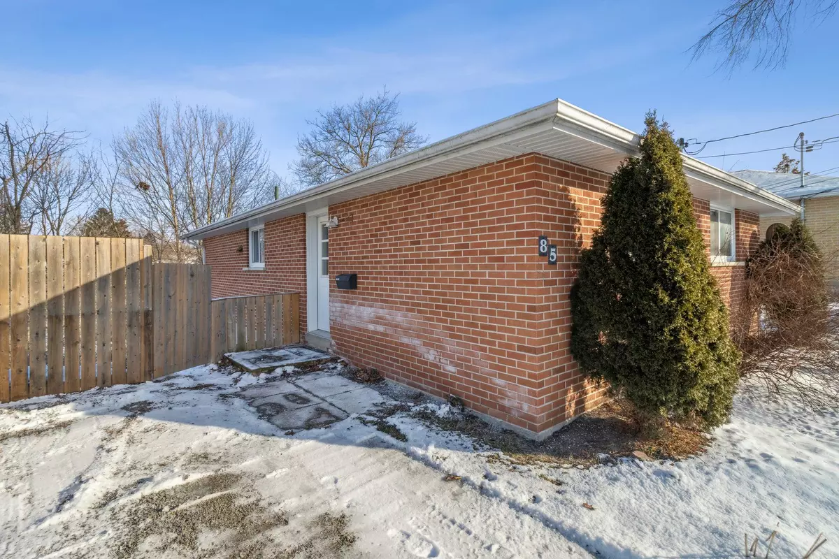 Newmarket, ON L3Y 2X3,85 Bolton AVE