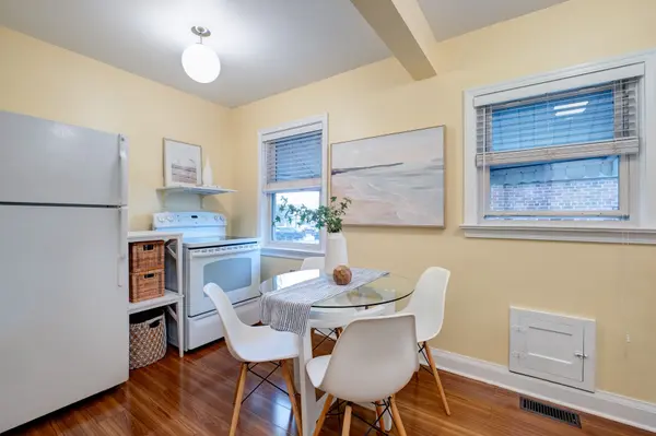 Toronto E04, ON M1L 3A1,22 Harris Park DR