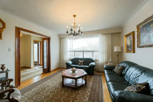 Toronto E04, ON M1K 1X3,39 North Bonnington AVE