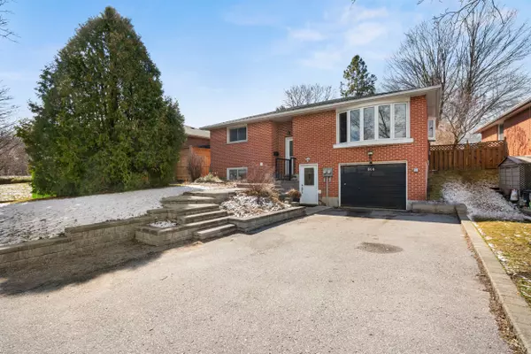 Oshawa, ON L1H 2H8,914 Walnut CT