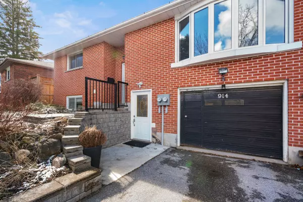 Oshawa, ON L1H 2H8,914 Walnut CT