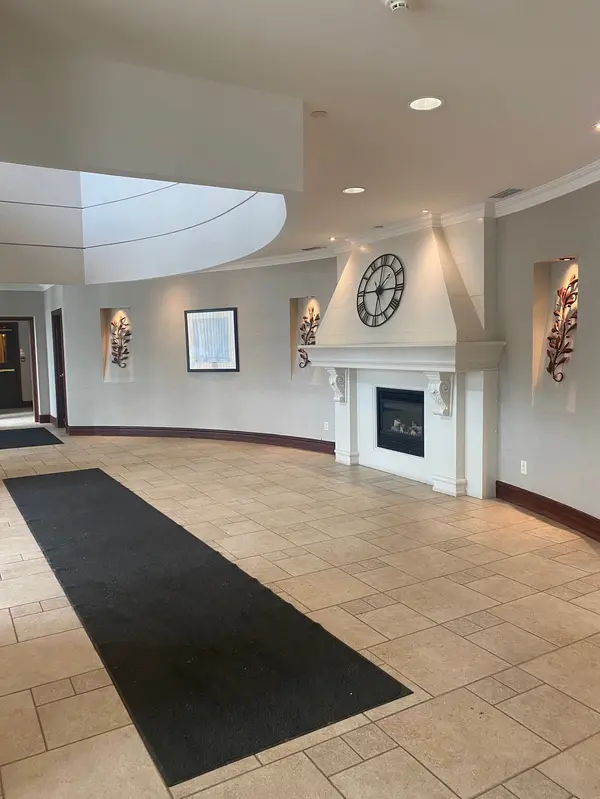 Mississauga, ON L5M 6Z8,2565 Erin Centre BLVD #PH 5