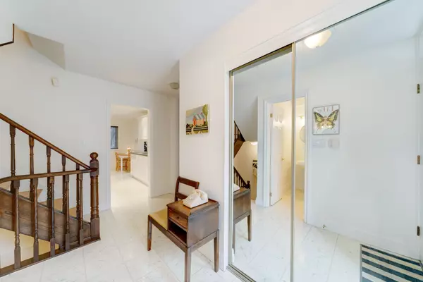 Toronto W08, ON M9C 1Y7,17 Redstone PATH S #17