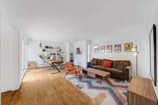 Toronto W08, ON M9C 1Y7,17 Redstone PATH S #17