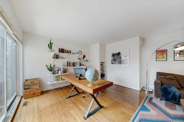 Toronto W08, ON M9C 1Y7,17 Redstone PATH S #17