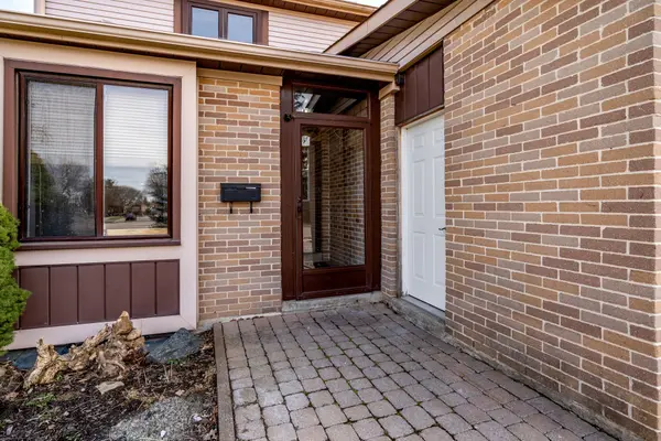 Mississauga, ON L5L 1M6,2520 Spruce Needle DR