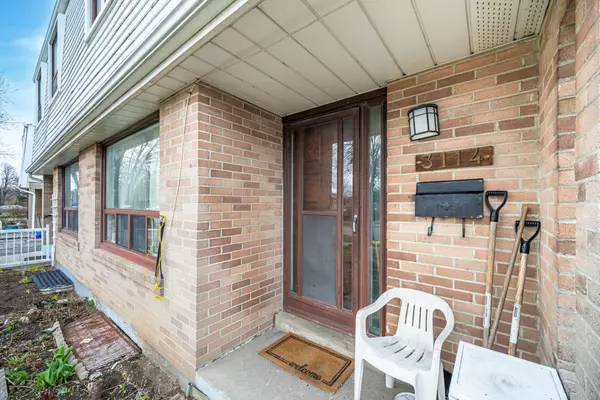 Mississauga, ON L4T 1V1,3114 Redbank CRES