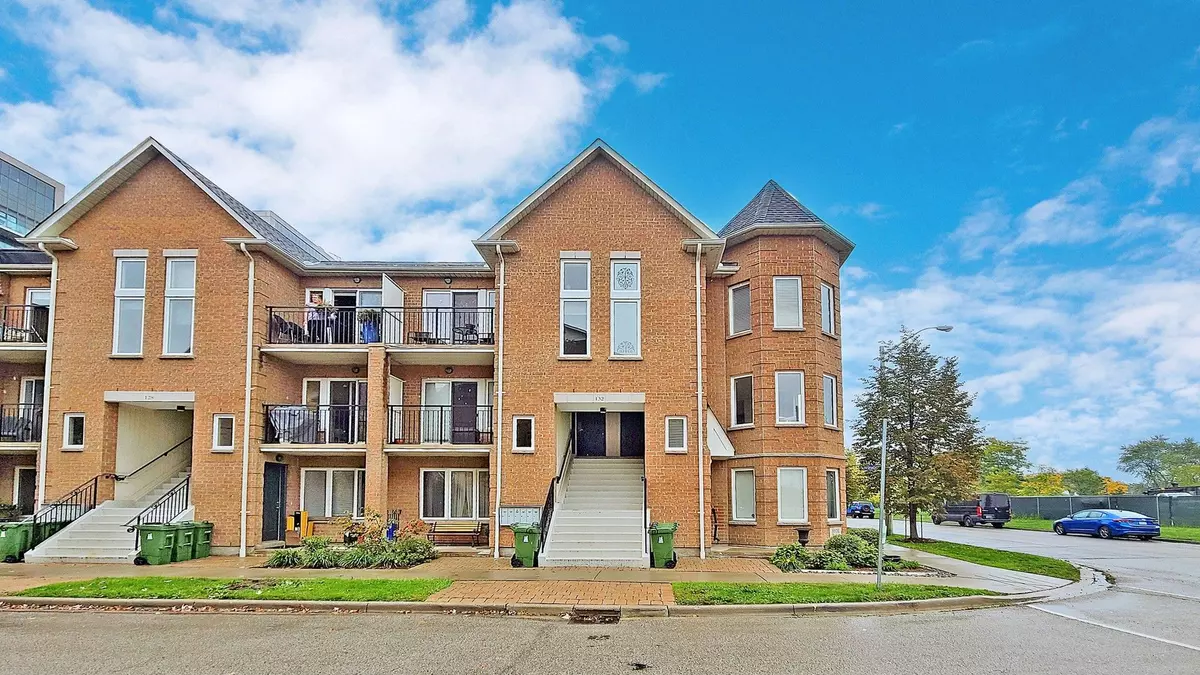 Toronto C11, ON M4G 4J2,132 Aerodrome CRES #202