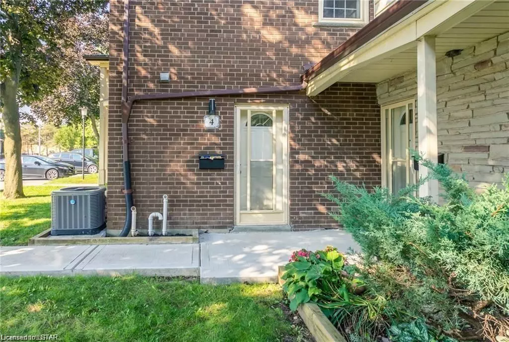 London, ON N5Y 4S5,4 ARBOUR GLEN CRES