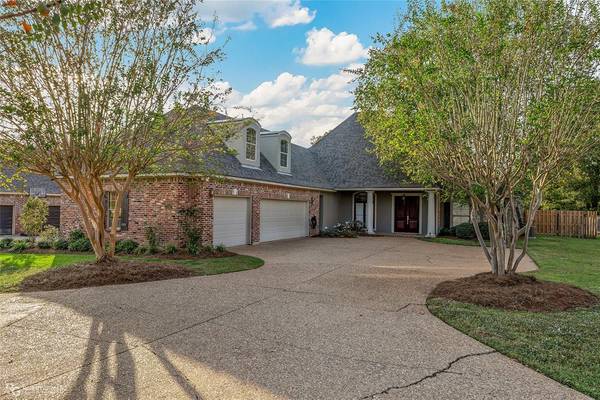 136 Waters Edge Drive, Shreveport, LA 71106