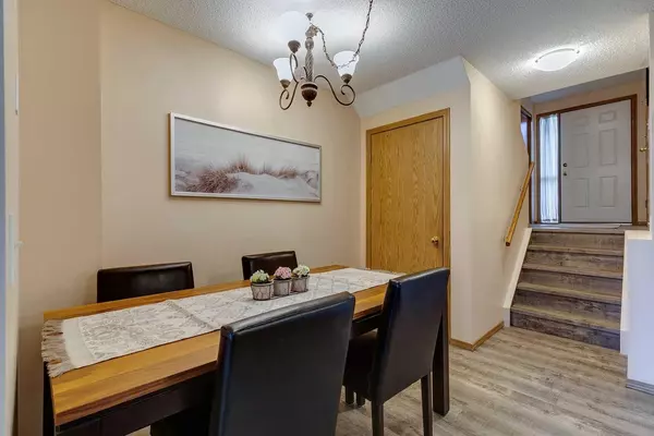 Calgary, AB T2Y 3J4,139 Somervale PARK SW