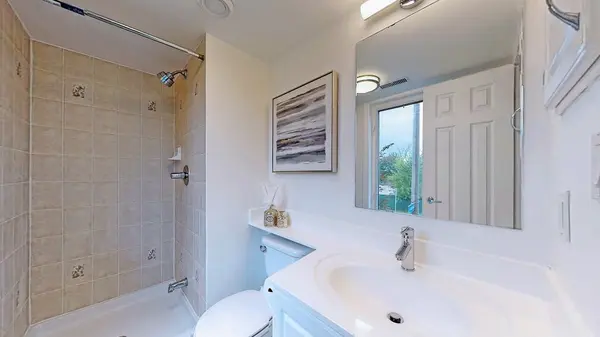 Toronto C11, ON M4G 4J2,132 Aerodrome CRES #202