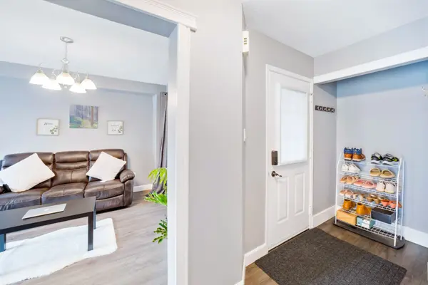 Clarington, ON L1C 4T2,33 Vail Meadows CRES S