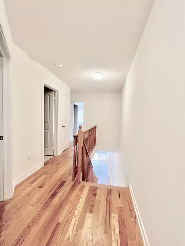 Pickering, ON L1X 0G4,2571 Castlegate Crossing CT