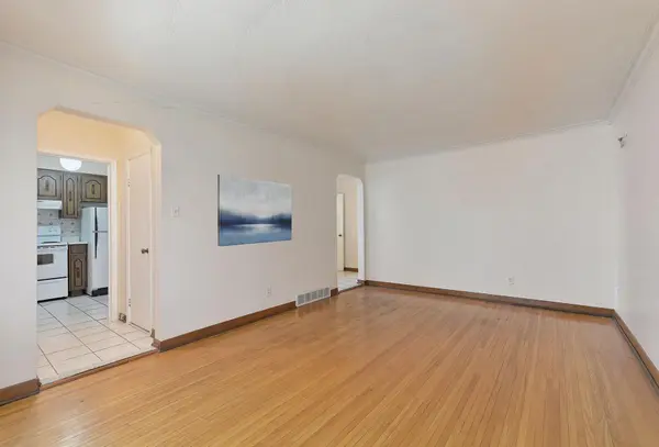 Toronto E04, ON M1R 4S9,71 Crocus DR