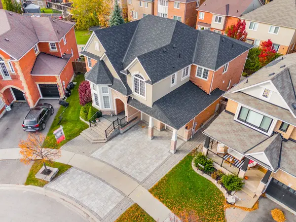 Whitchurch-stouffville, ON L4A 0V6,211 Robirwin ST