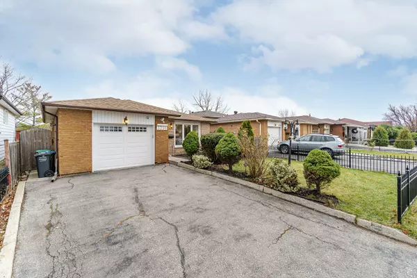 Mississauga, ON L4T 3E7,3294 Monica DR