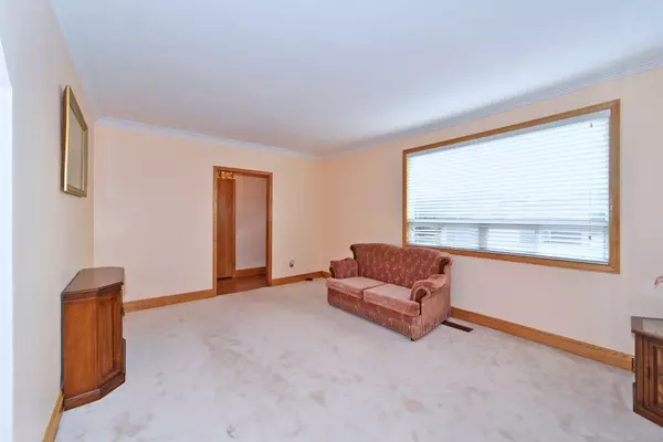 Toronto W04, ON M6B 2J6,750 Glengrove AVE