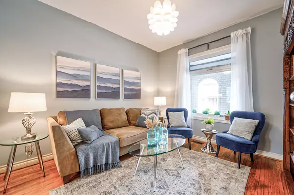 Toronto W02, ON M6G 1X2,124 Yarmouth RD