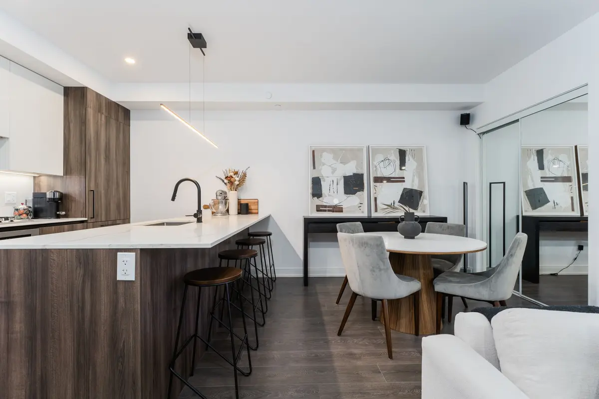 Toronto W06, ON M8W 1K3,28 Marina AVE #21