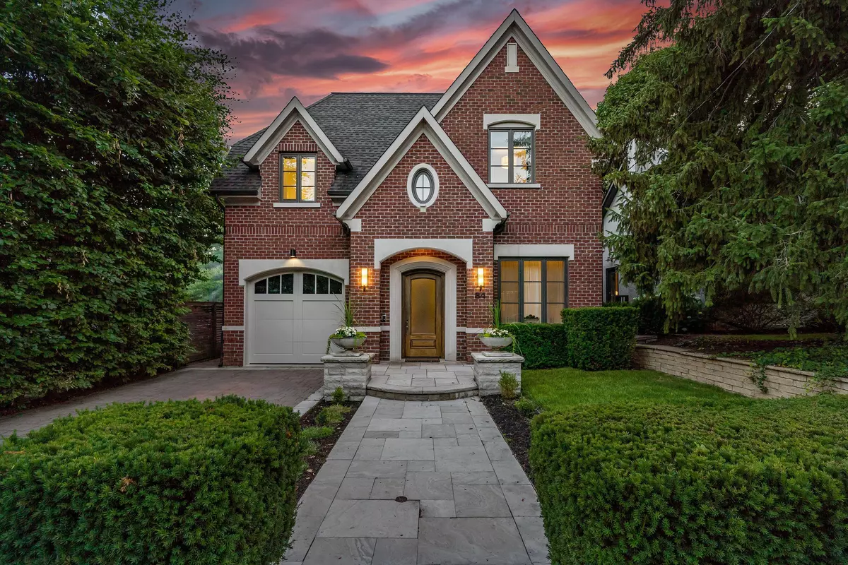 Toronto W08, ON M8X 2R6,84 KINGSWAY CRES