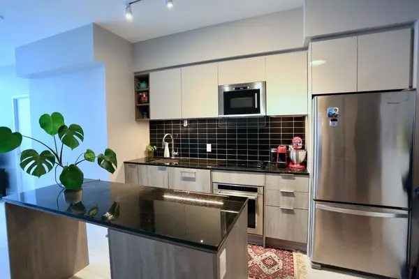 Toronto C06, ON M3H 0C8,31 Tippett RD #1610