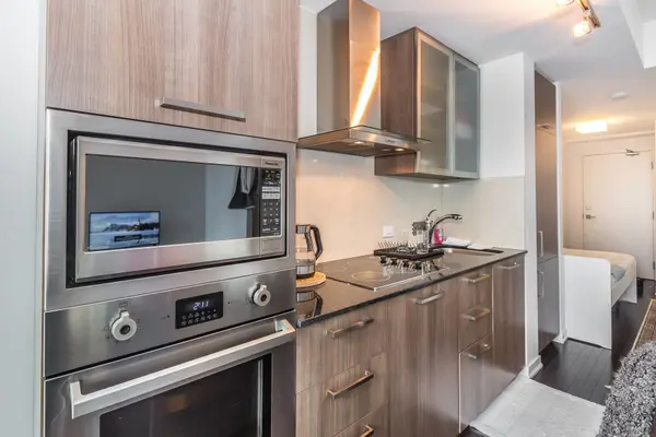 Toronto C01, ON M5J 0B1,14 York ST #2107