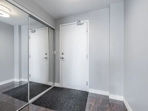 Toronto C01, ON M5V 3S2,81 Navy Wharf CT #3310