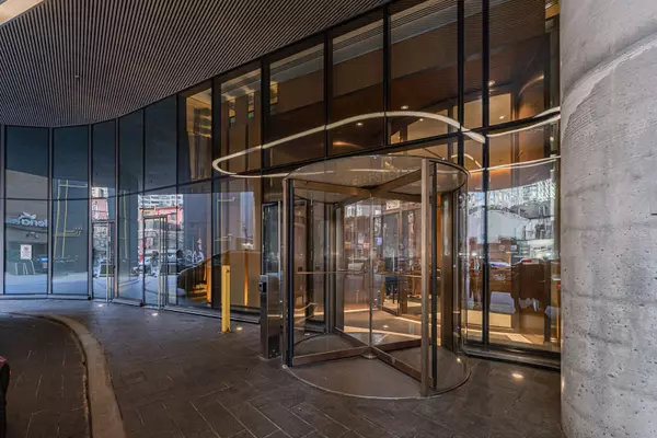 Toronto C01, ON M4Y 9G4,11 Wellesley ST W #5906