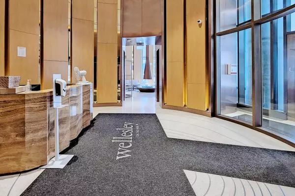 Toronto C01, ON M4Y 9G4,11 Wellesley ST W #5906