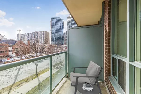 Toronto C14, ON M2N 7G5,20 Olive AVE #211