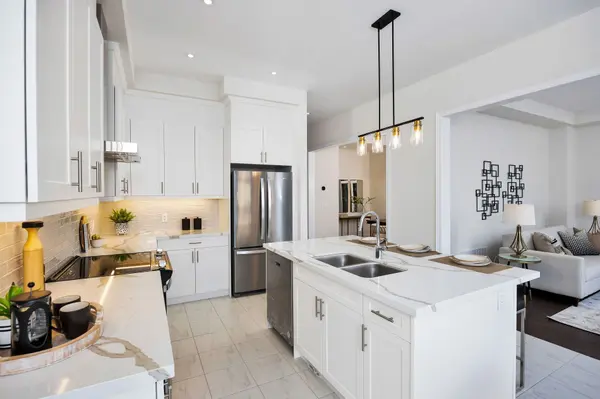 Whitby, ON L1P 2A8,74 Deer Ridge CRES