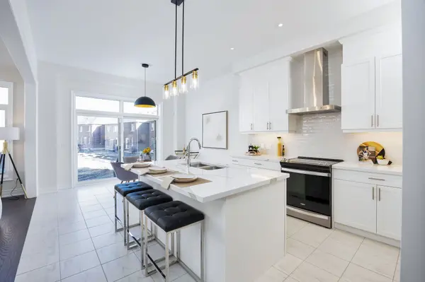 Whitby, ON L1P 2A8,74 Deer Ridge CRES