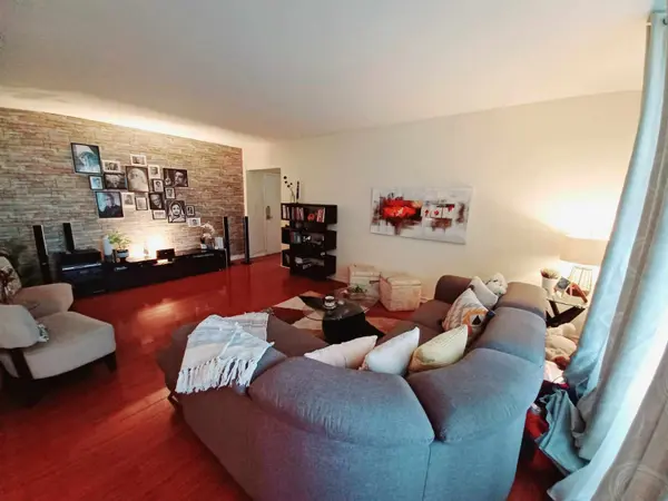 Toronto E03, ON M4C 5L6,5 Massey SQ #619