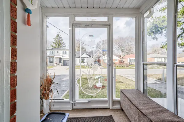 Toronto E04, ON M1R 3S3,9 Honey DR