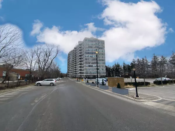 Richmond Hill, ON L4B 3J7,8501 Bayview AVE #313